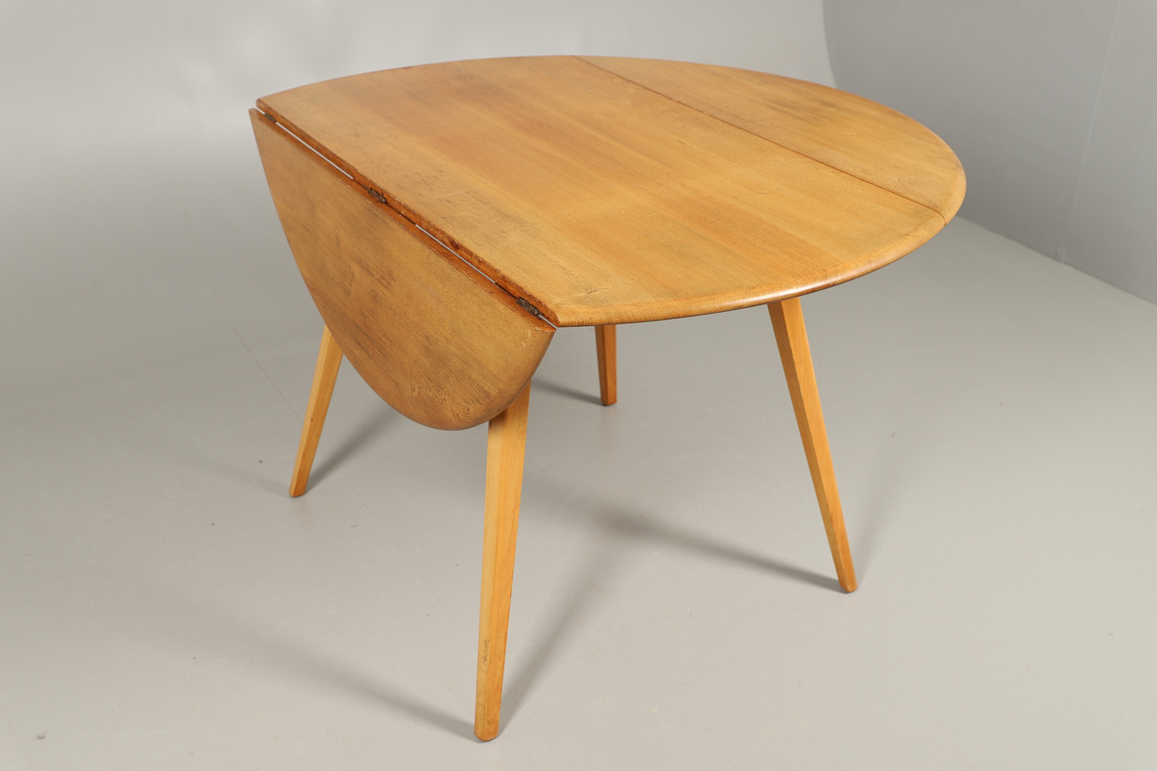 VINTAGE ERCOL DROP FLAP DINING TABLE. - Image 8 of 10