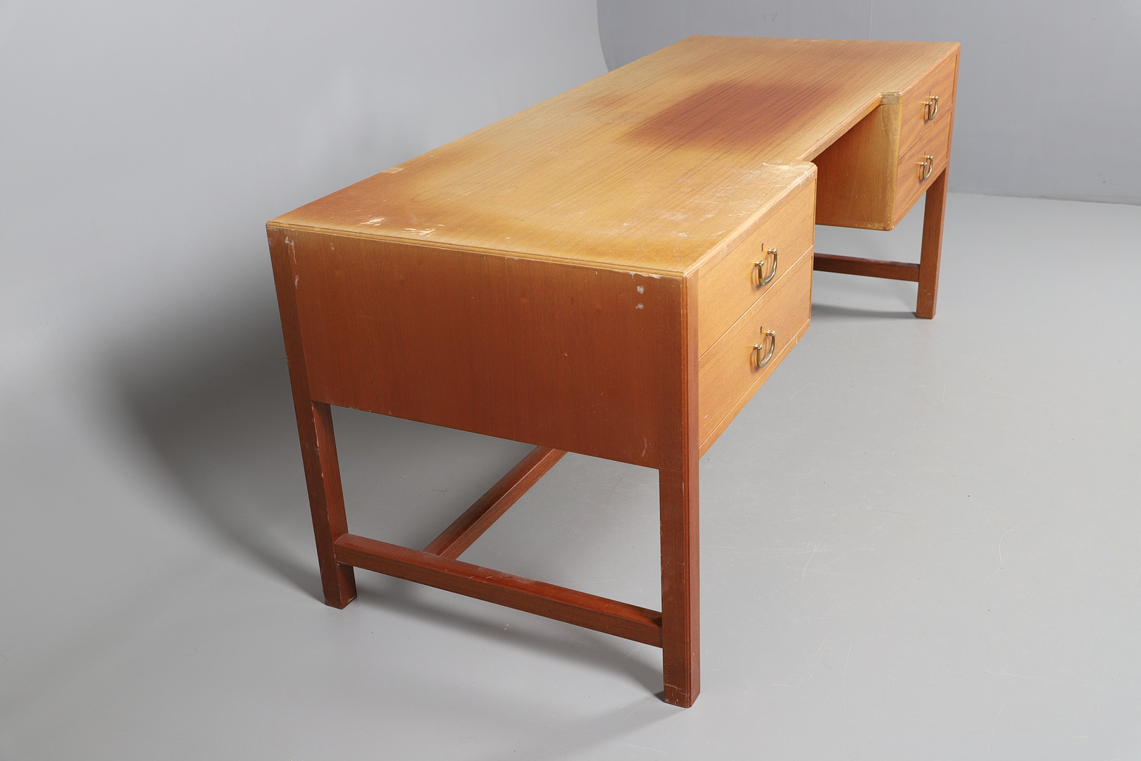 JOSEF FRANK. A SWEDISH SVENSK TENN MODEL 500/A TEAK WRITING DESK. - Image 9 of 19