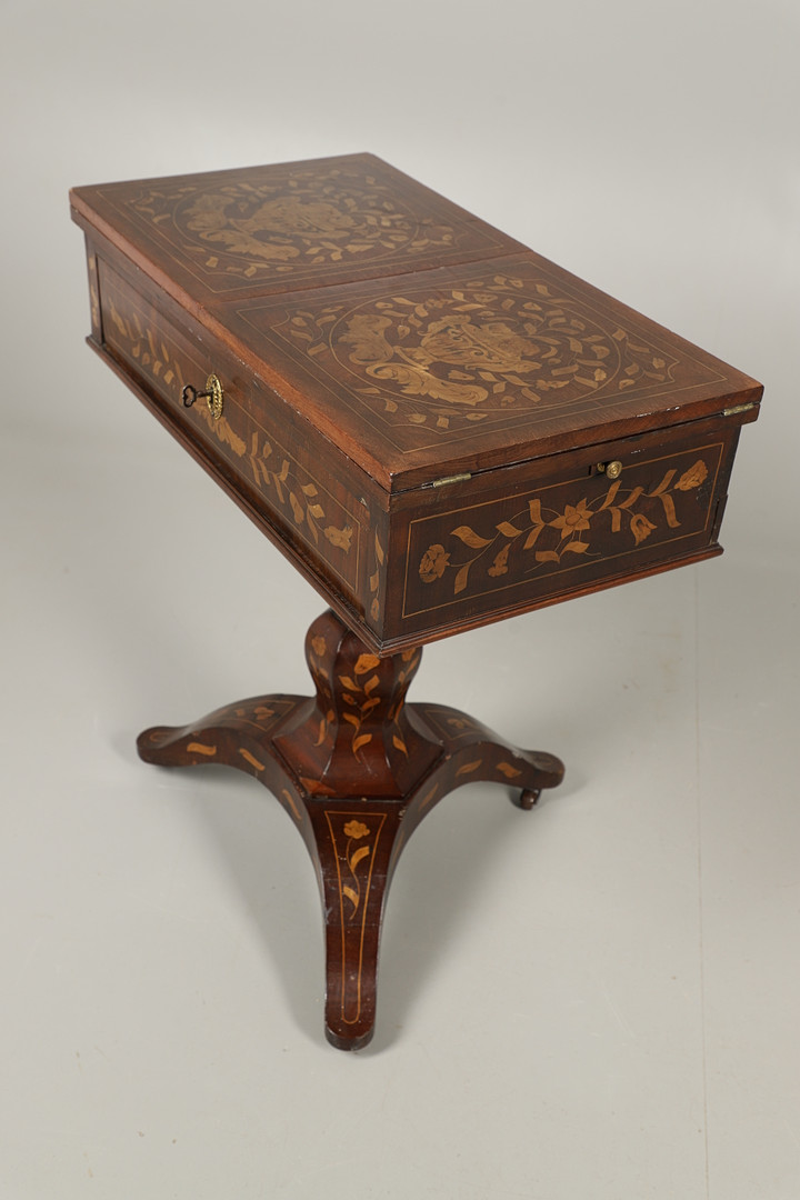 AN UNUSUAL DUTCH MAHOGANY MARQUETRY SOFA TABLE. - Image 10 of 12