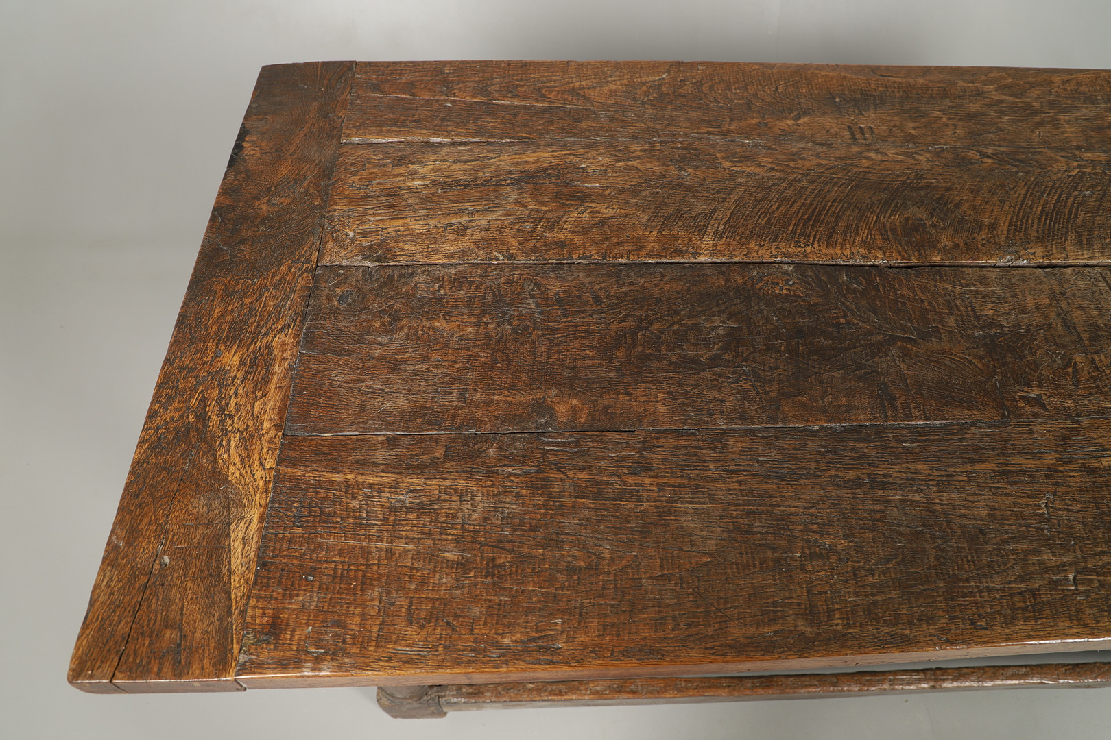 A 17TH CENTURY AND LATER OAK REFECTORY TABLE. - Image 4 of 12