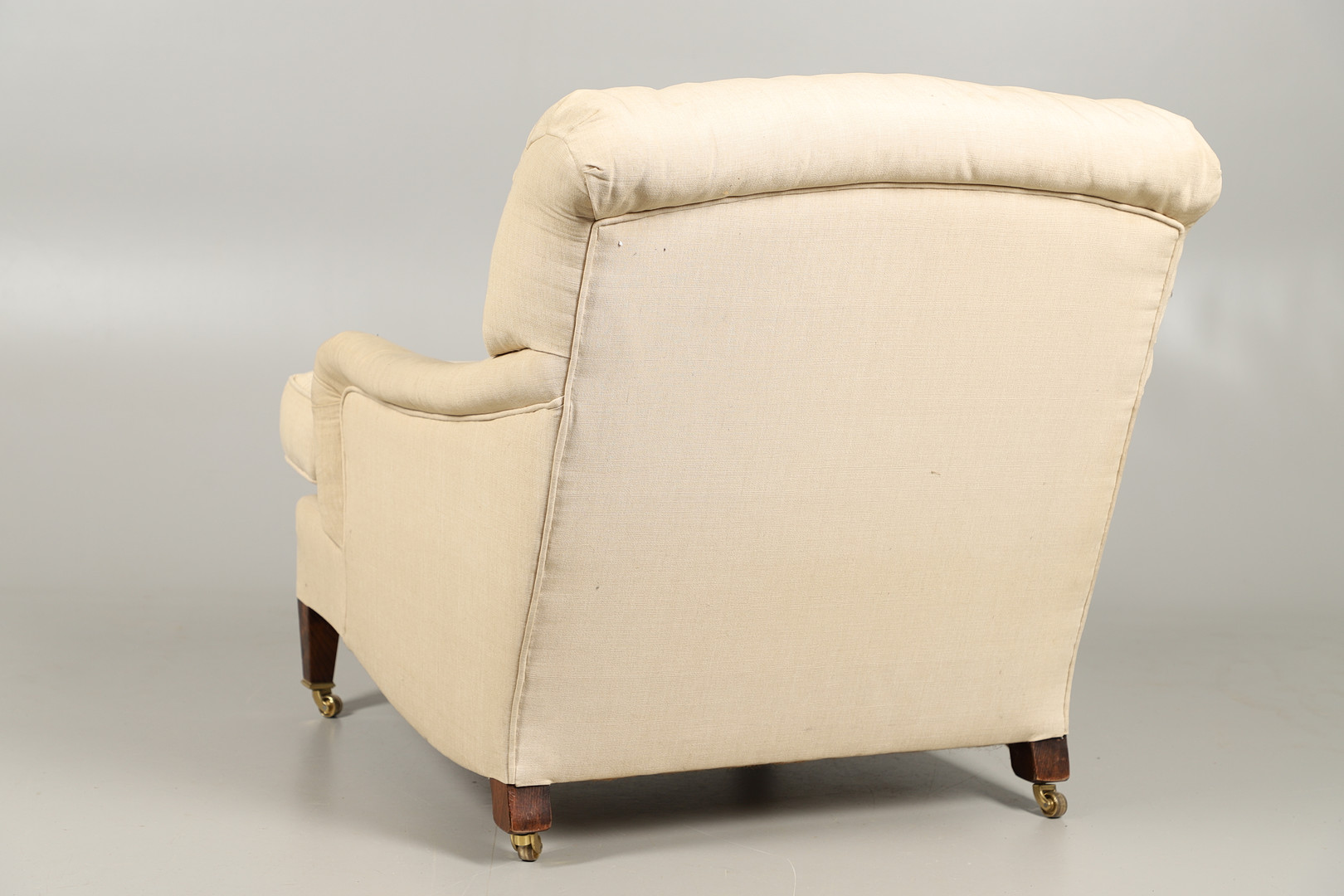 A HOWARD-STYLE DEEP SEATED ARMCHAIR. - Image 5 of 6