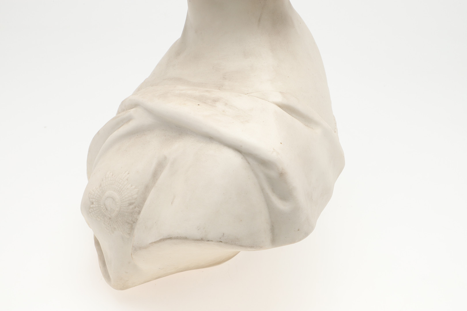 LARGE PARIAN BUST - QUEEN VICTORIA. - Image 7 of 16