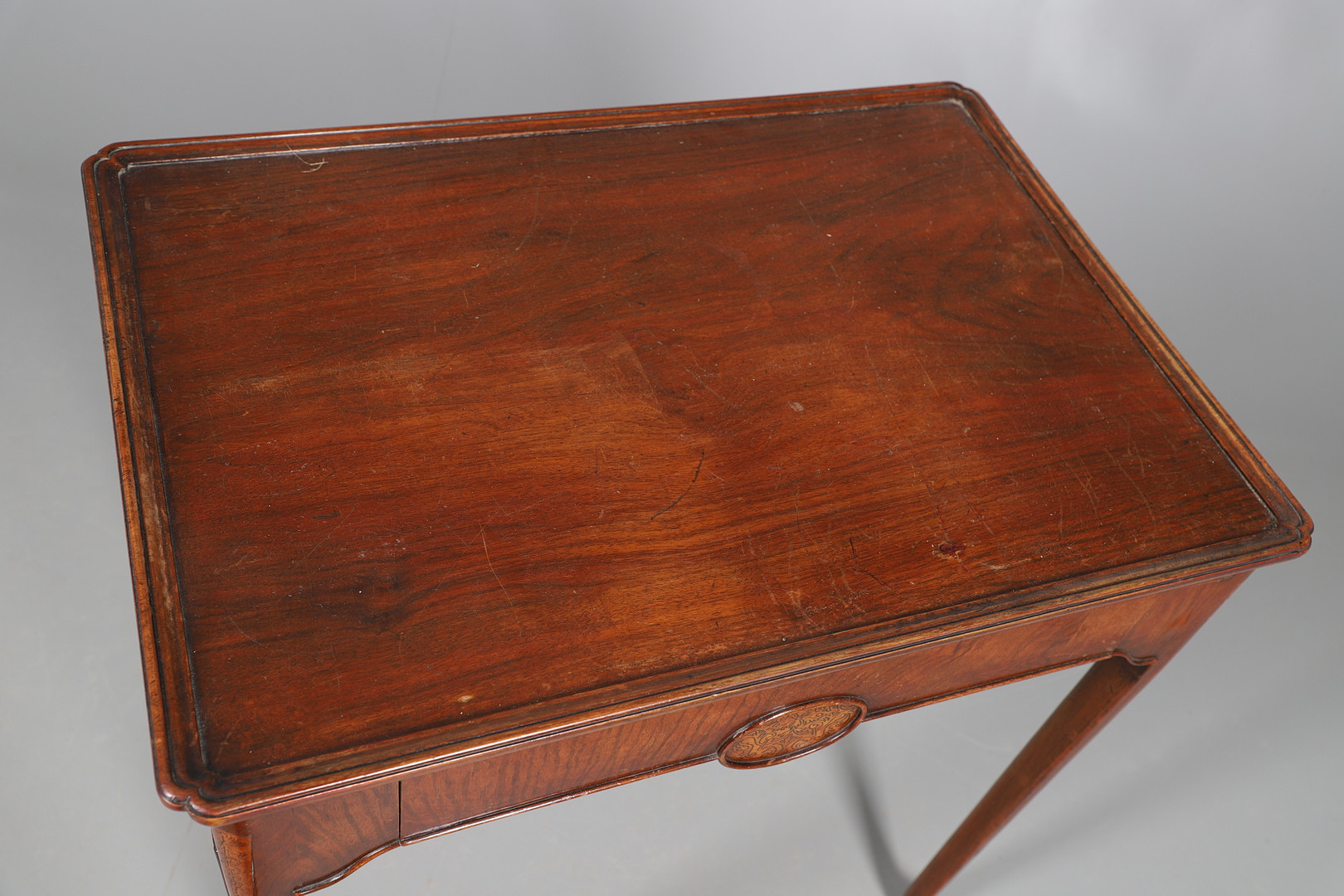 A WILLIAM AND MARY STYLE WALNUT SIDE TABLE. - Image 3 of 11