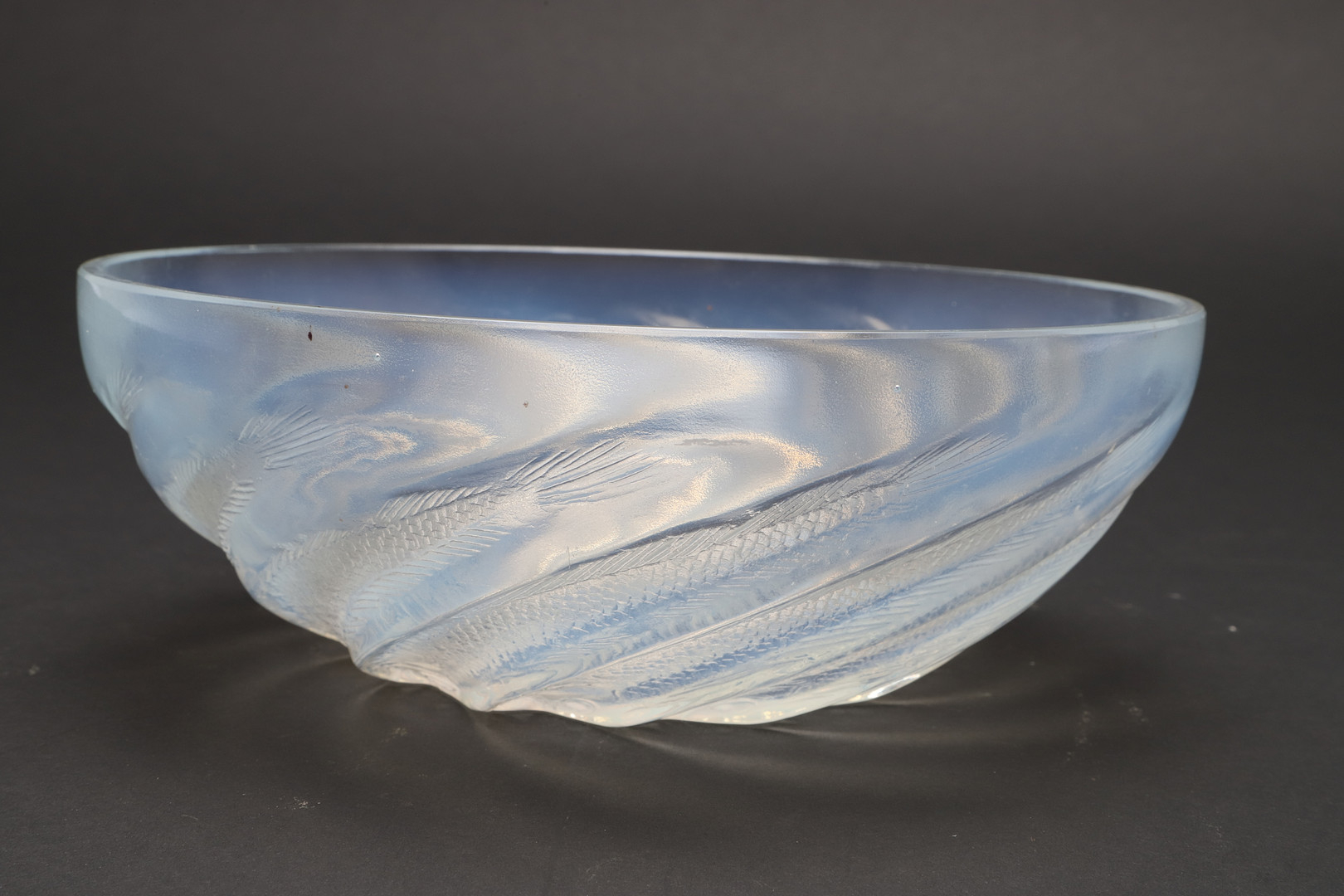 LALIQUE GLASS BOWL 'POISSONS' & COQUILLES PLATE. - Image 10 of 13