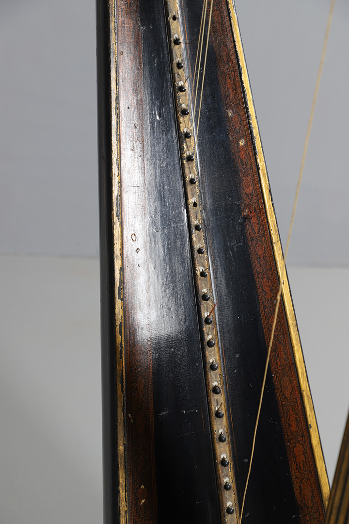 AN EBONISED AND GILTWOOD 'GRECIAN' HARP BY SEBASTIAN ERARDS. - Image 17 of 42