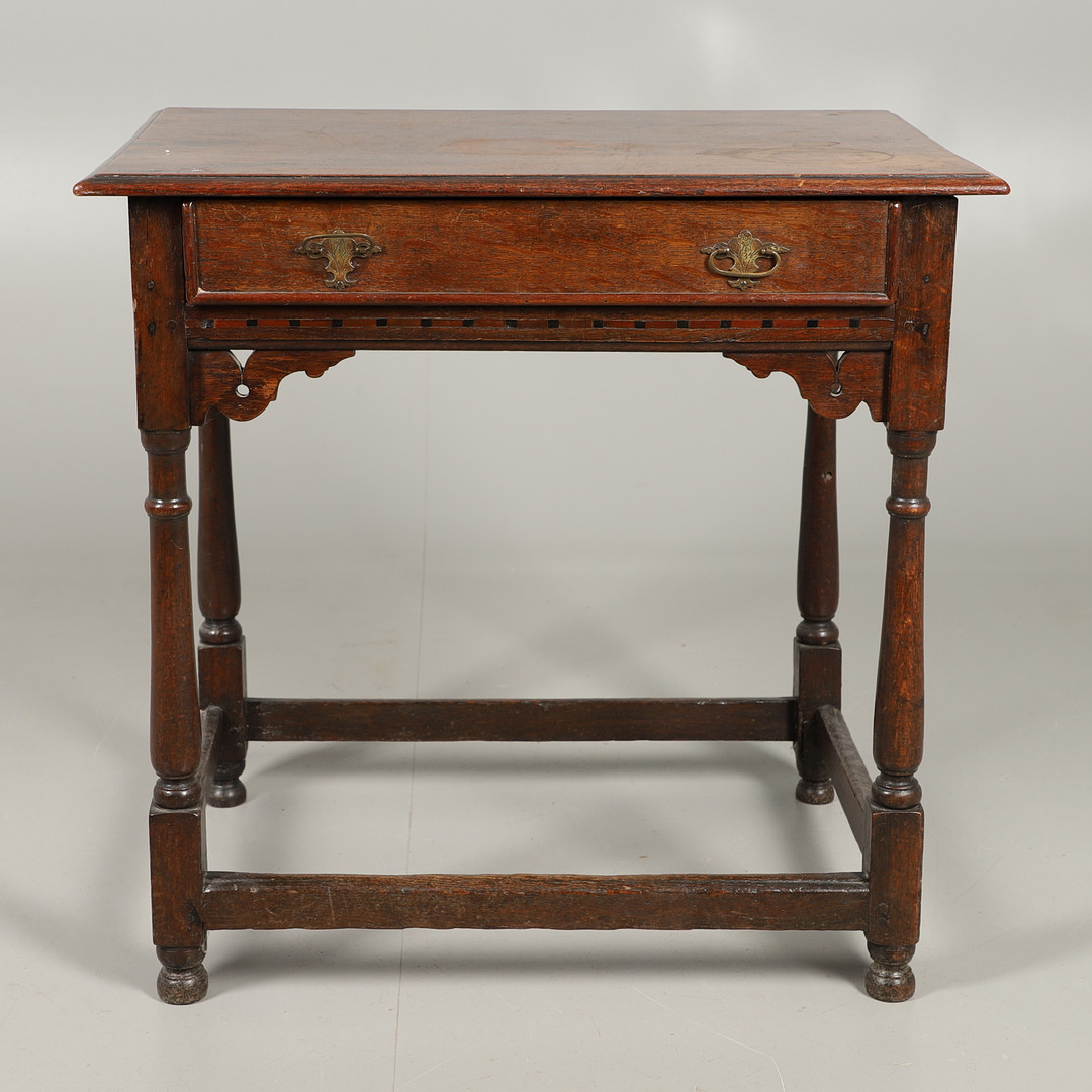 AN EARLY 19TH CENTURY OAK SIDE TABLE, CIRCA 1800. - Image 2 of 7