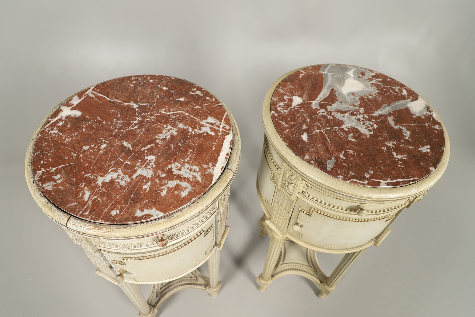 A PAIR OF FRENCH MARBLE TOP PAINTED POT CUPBOARDS. - Image 4 of 14