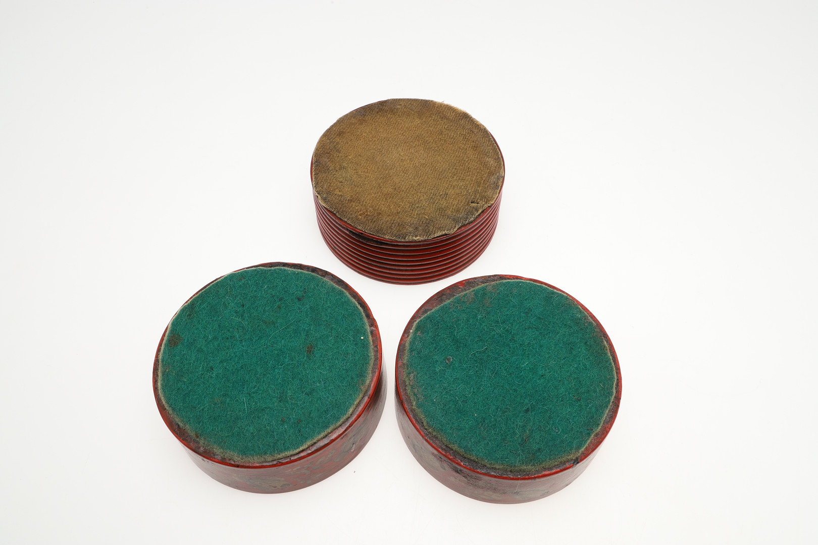 A PAIR OF REGENCY RED LACQUERED WINE COASTERS. - Image 3 of 6