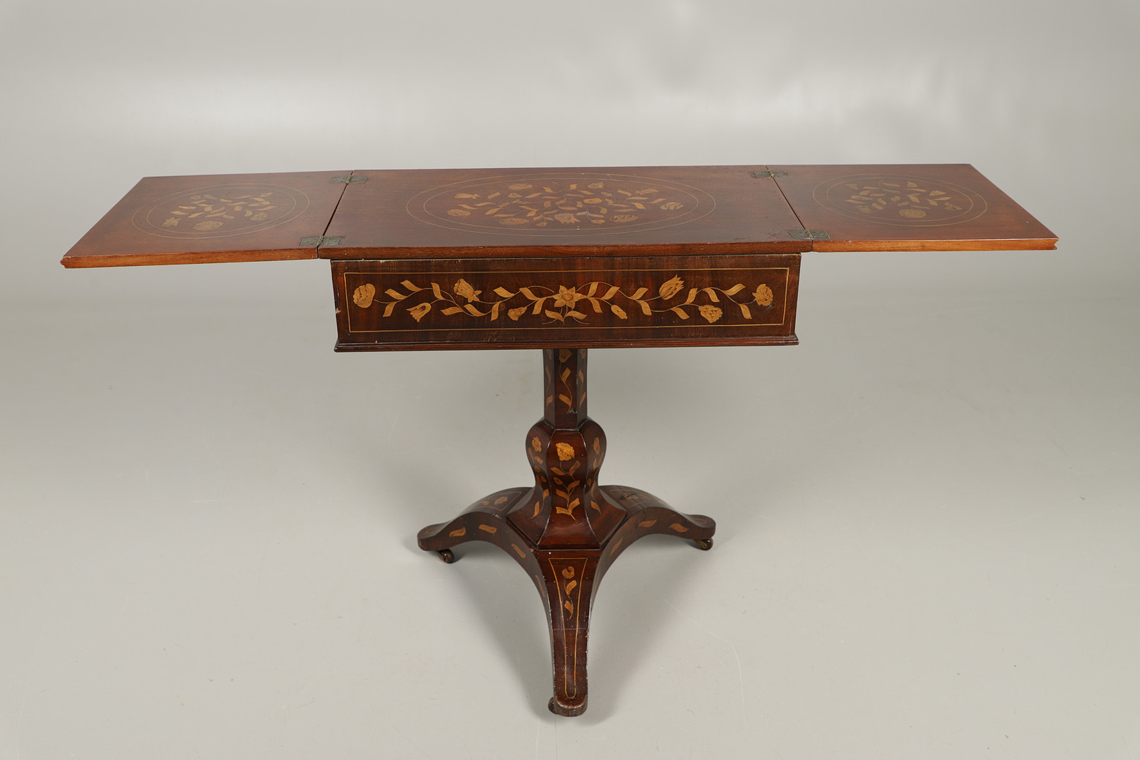 AN UNUSUAL DUTCH MAHOGANY MARQUETRY SOFA TABLE. - Image 3 of 12