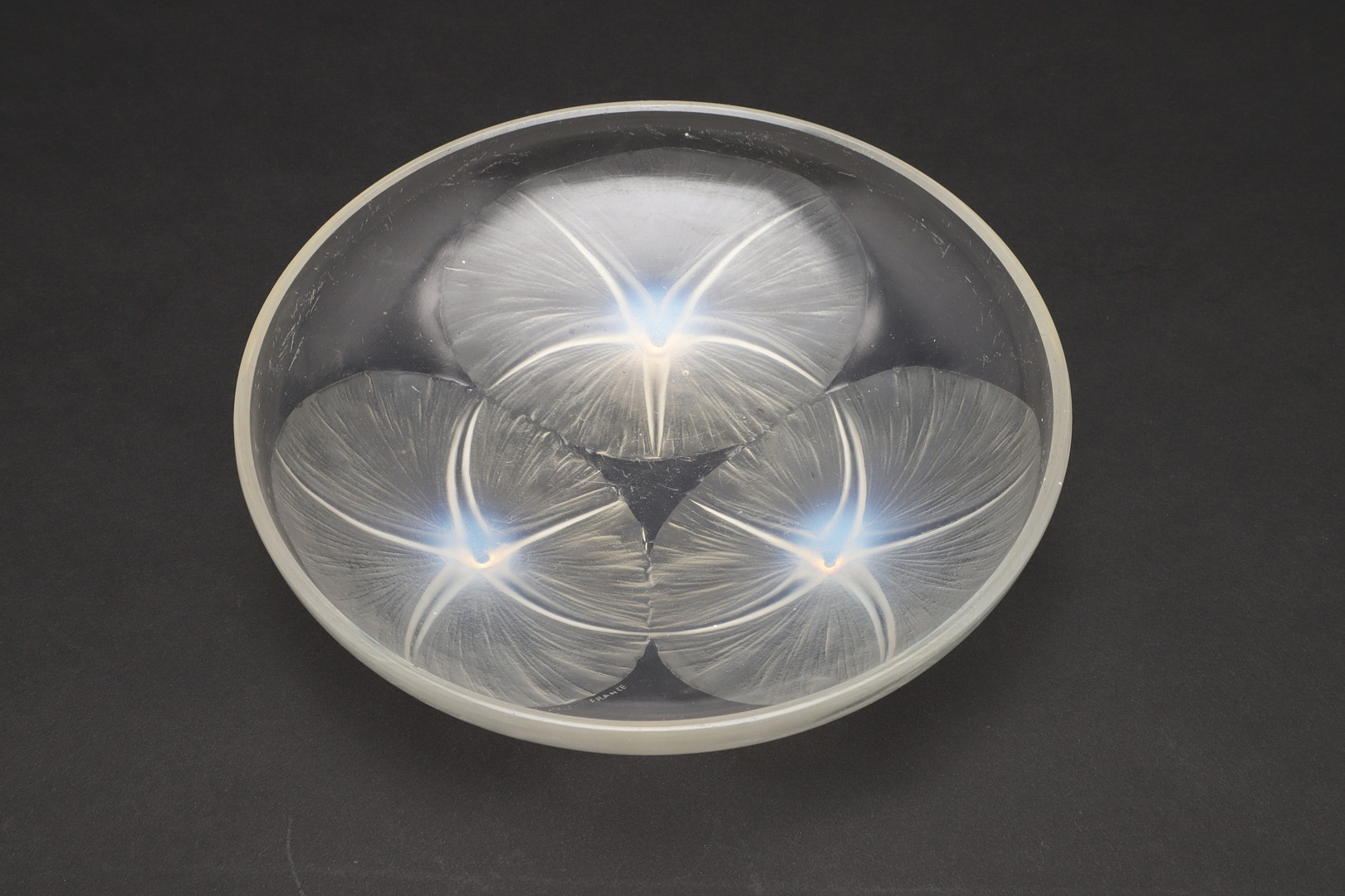 RENE LALIQUE GLASS BOWL - LYS. - Image 3 of 15