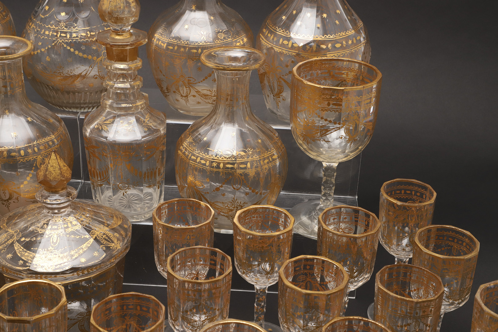 19THC GERMAN PARCEL GILT SUITE OF TABLE GLASS. - Bild 7 aus 12