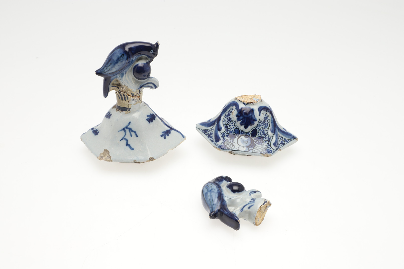 TWO PAIRS OF ANTIQUE DELFT VASES & ANOTHER VASE. - Image 51 of 60