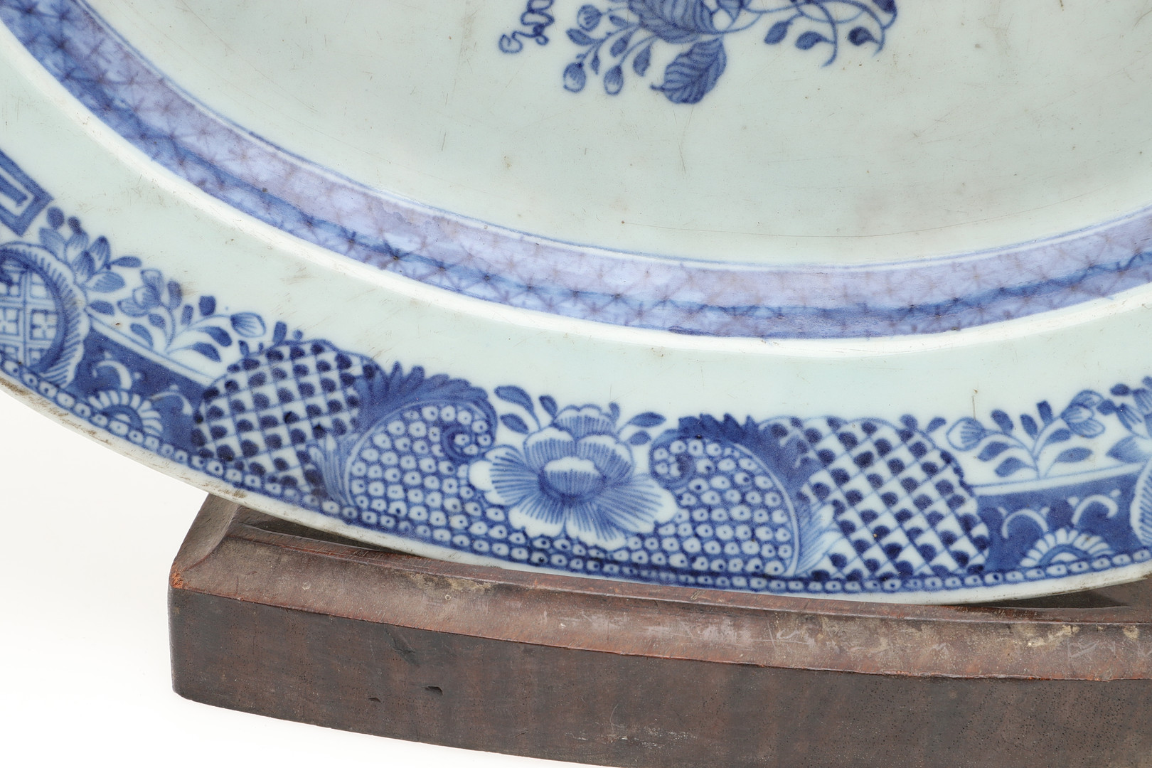 CHINESE BLUE & WHITE PLATTERS - QIANLONG. - Image 30 of 35