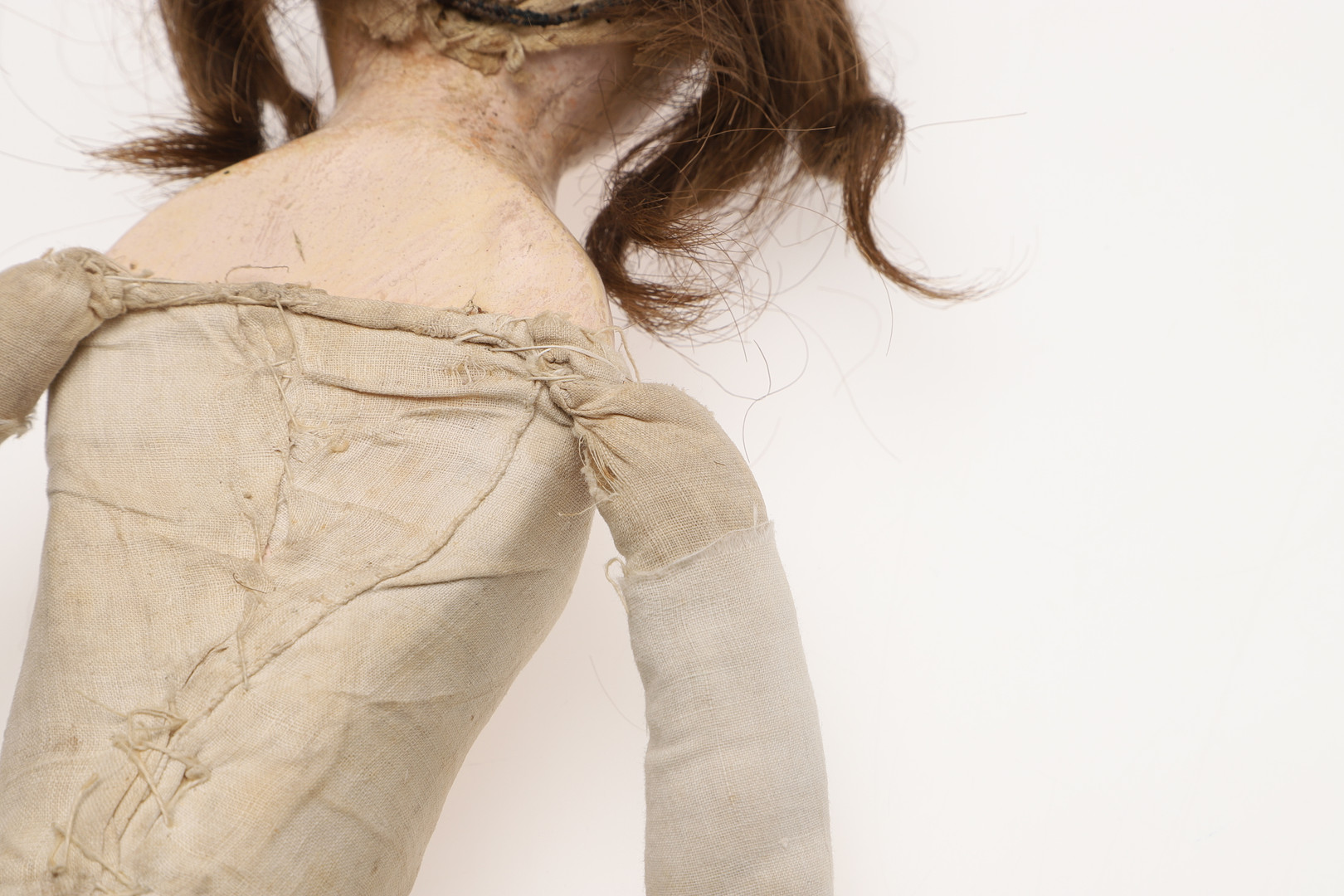 A LATE 18TH CENTURY WOODEN PEG DOLL. - Image 20 of 30
