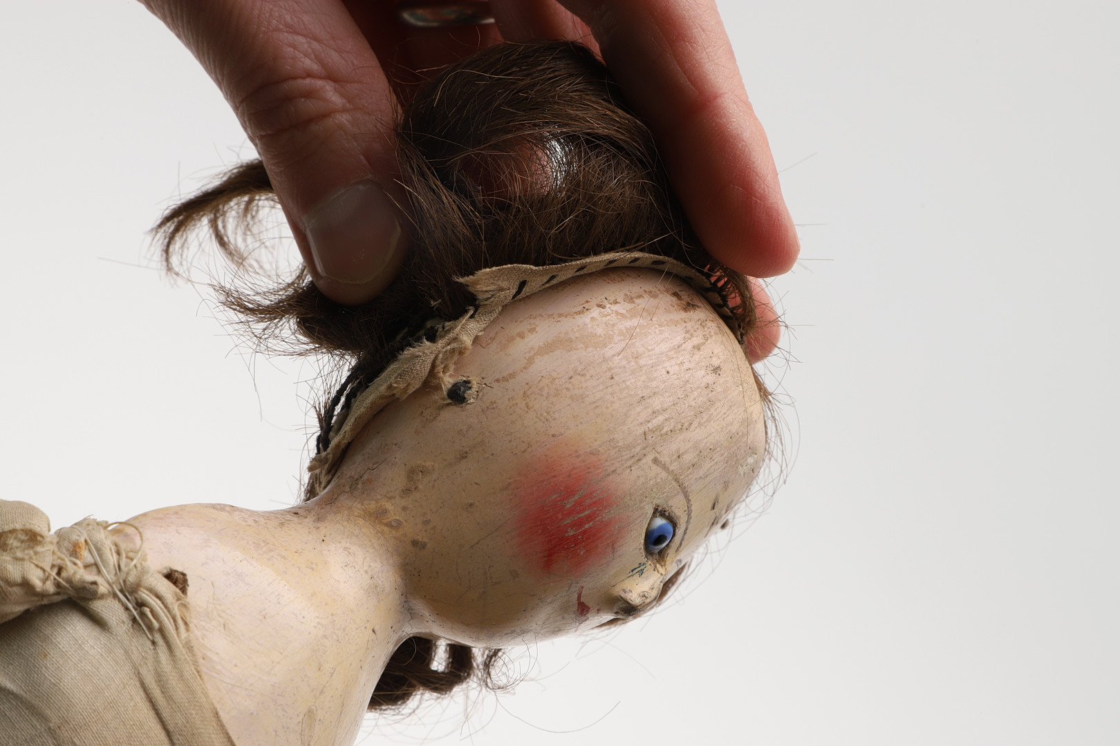 A LATE 18TH CENTURY WOODEN PEG DOLL. - Image 28 of 30