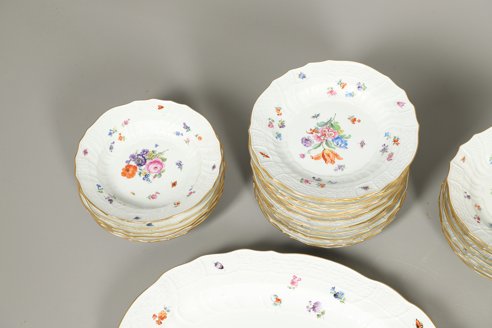 LARGE MEISSEN DINNER SERVICE. - Image 6 of 42