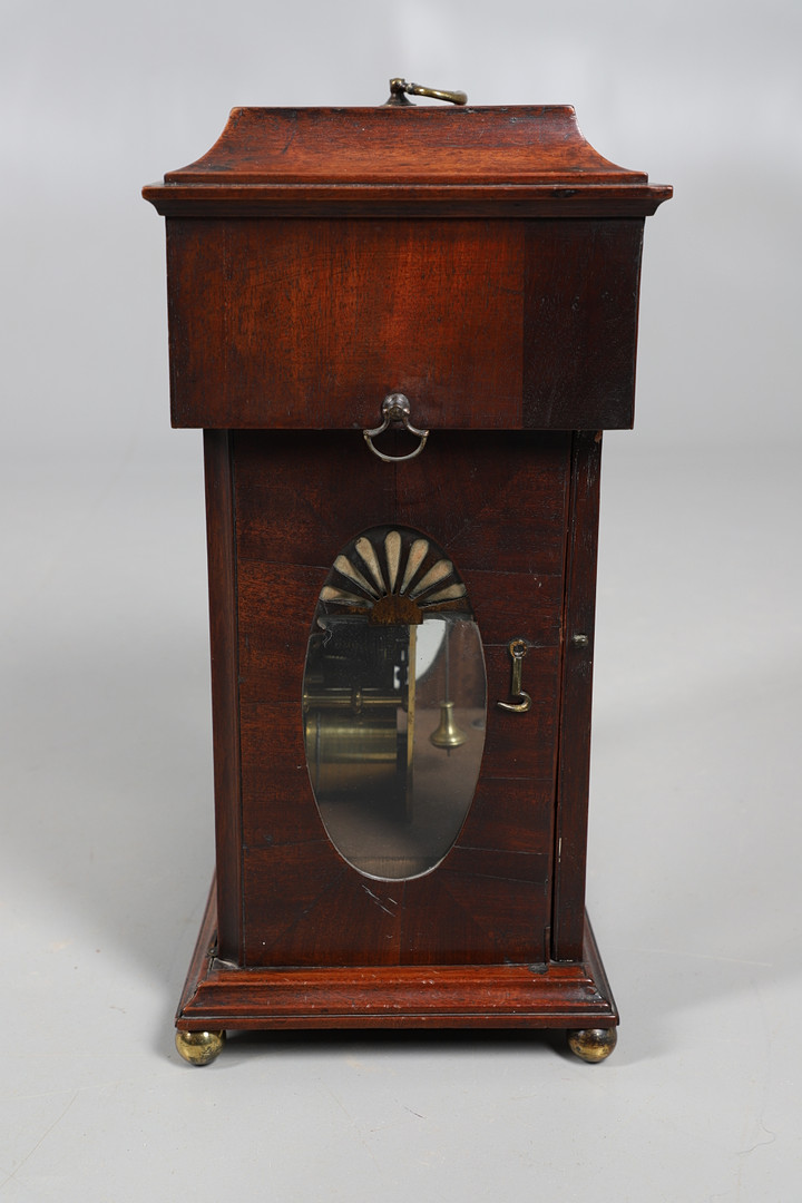 AN EARLY 19TH CENTURY MAHOGANY BRACKET CLOCK. - Image 6 of 11
