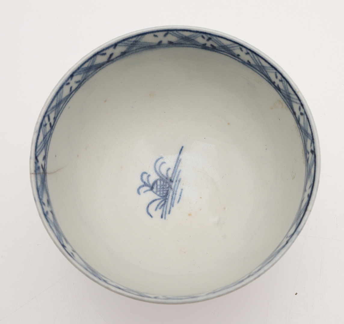 18THC ENGLISH PORCELAIN TEA BOWLS & SAUCERS. - Image 21 of 28