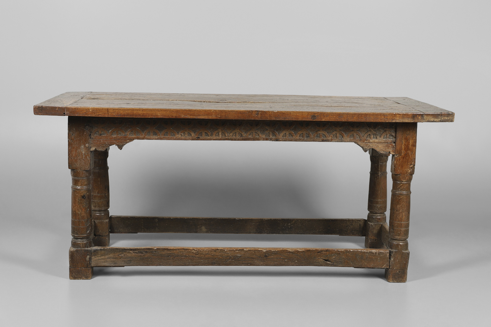 A 17TH CENTURY AND LATER OAK REFECTORY TABLE. - Image 2 of 12