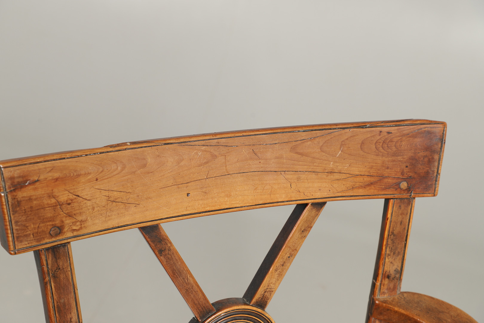 A YEW AND ELM WINDSOR ELBOW CHAIR. - Image 3 of 13