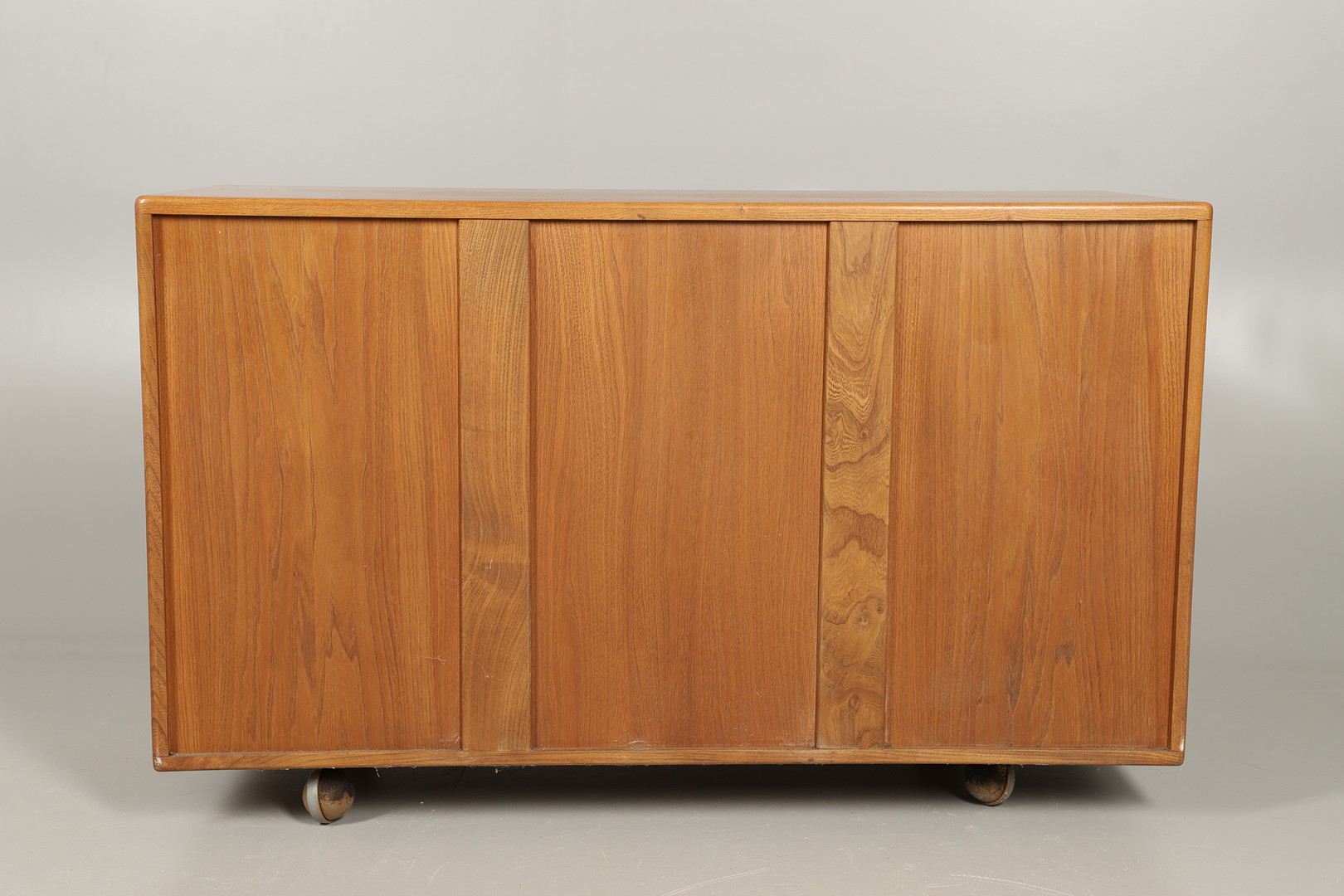 VINTAGE ERCOL LIGHT ELM SIDEBOARD. - Image 10 of 11