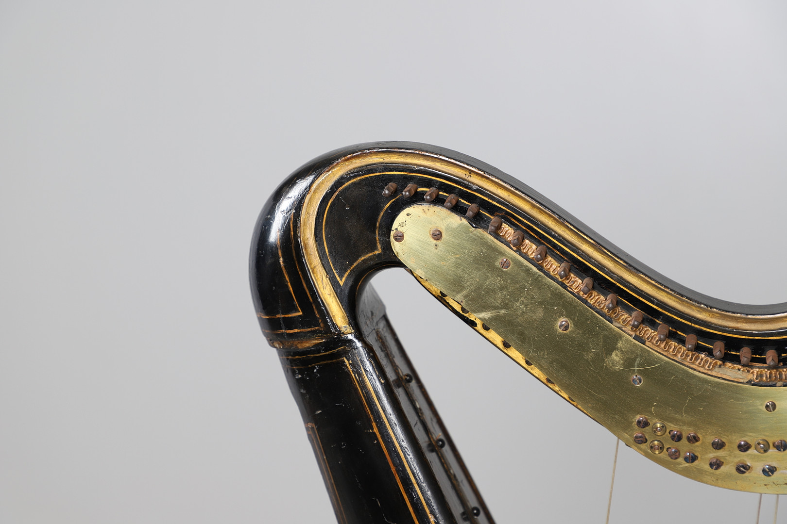 AN EBONISED AND GILTWOOD 'GRECIAN' HARP BY SEBASTIAN ERARDS. - Image 37 of 42