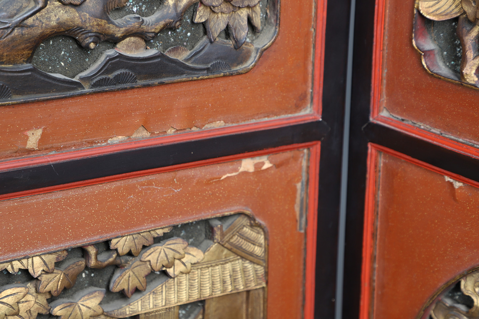 A CHINESE CARVED AND LACQUERED SIX FOLD SCREEN. - Image 19 of 24