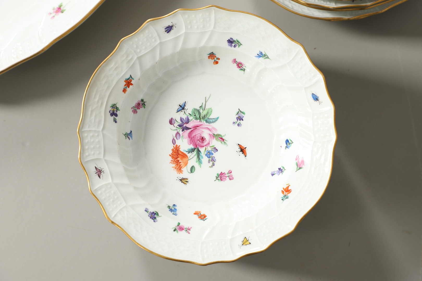 LARGE MEISSEN DINNER SERVICE. - Image 27 of 42