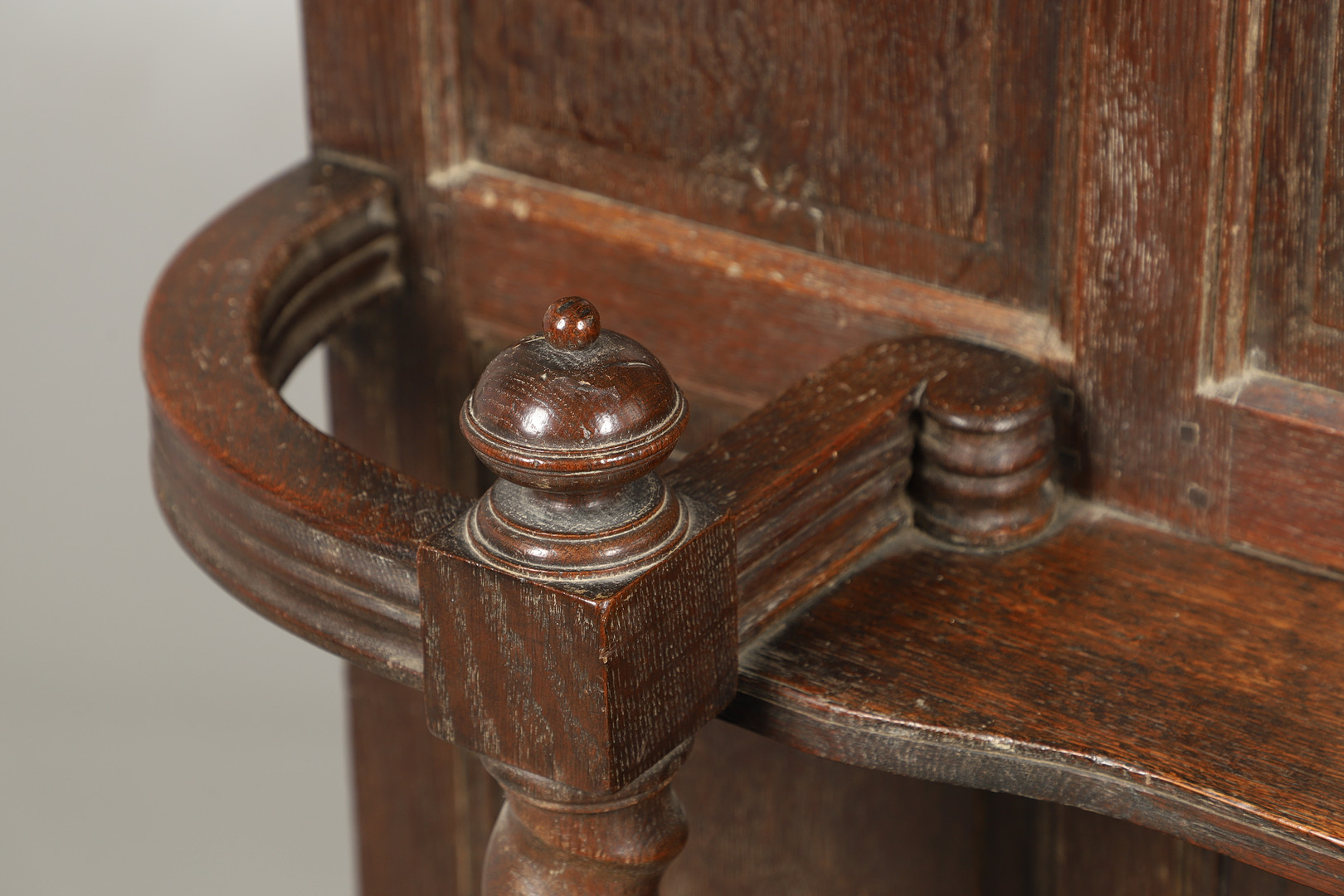 A LARGE CARVED OAK COUNTRY HOUSE HALLSTAND. - Image 9 of 17