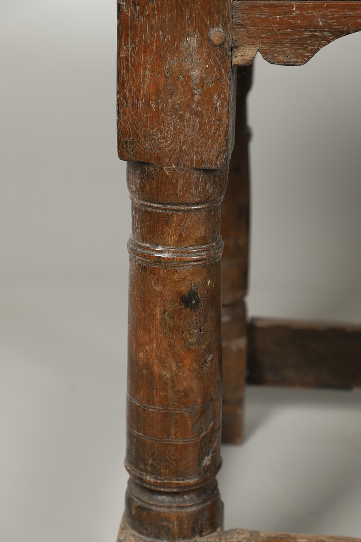 A 17TH CENTURY AND LATER OAK REFECTORY TABLE. - Image 8 of 12