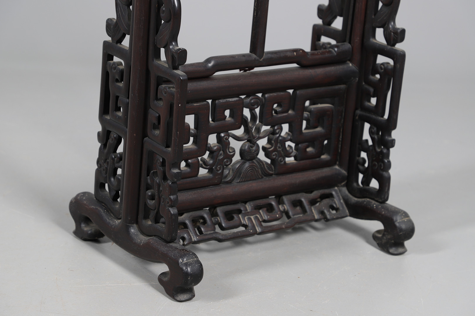 AN EARLY 20TH CENTURY CHINESE HARDWOOD STANDARD LAMP. - Image 8 of 14