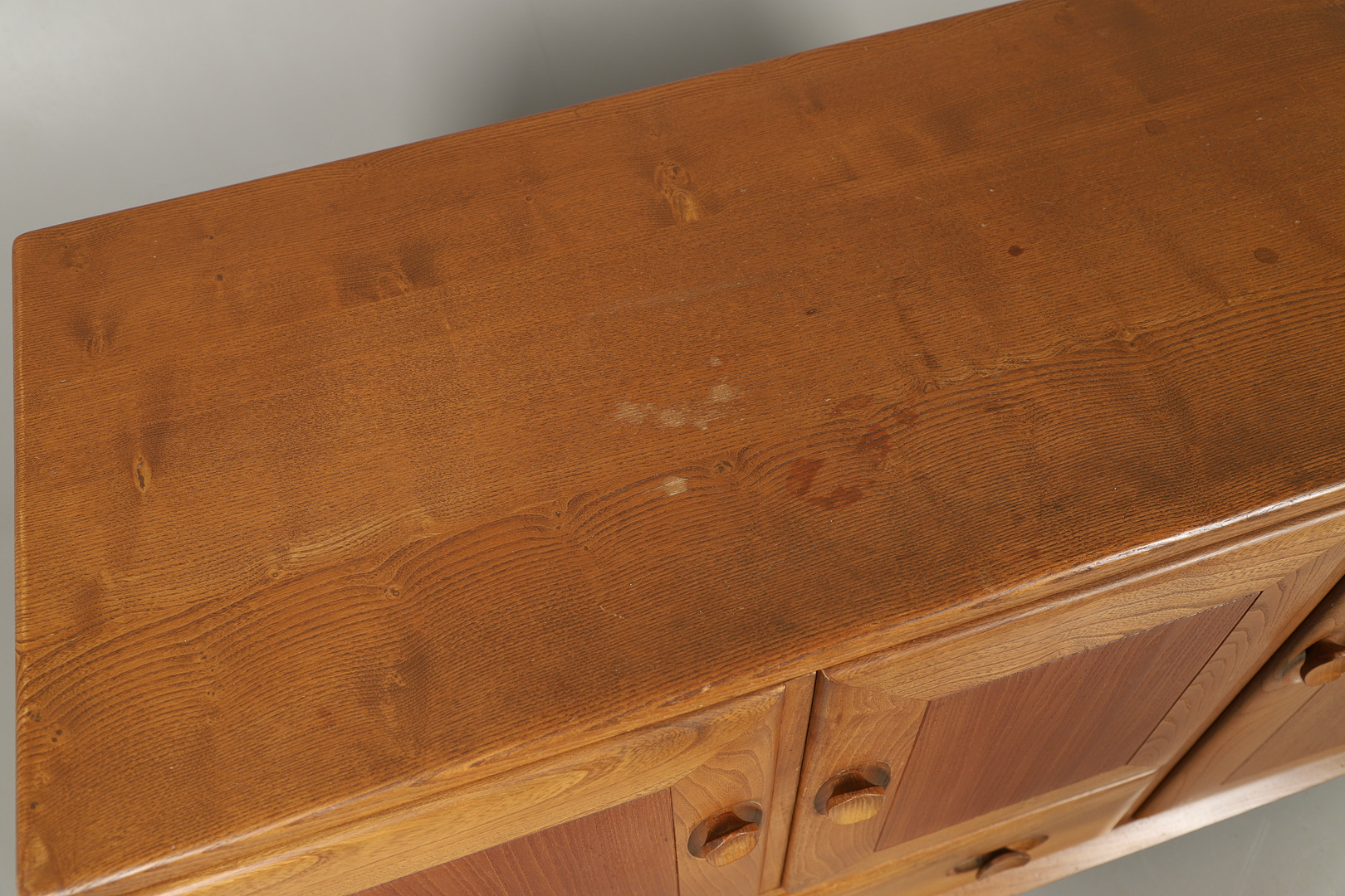 VINTAGE ERCOL LIGHT ELM SIDEBOARD. - Image 3 of 11