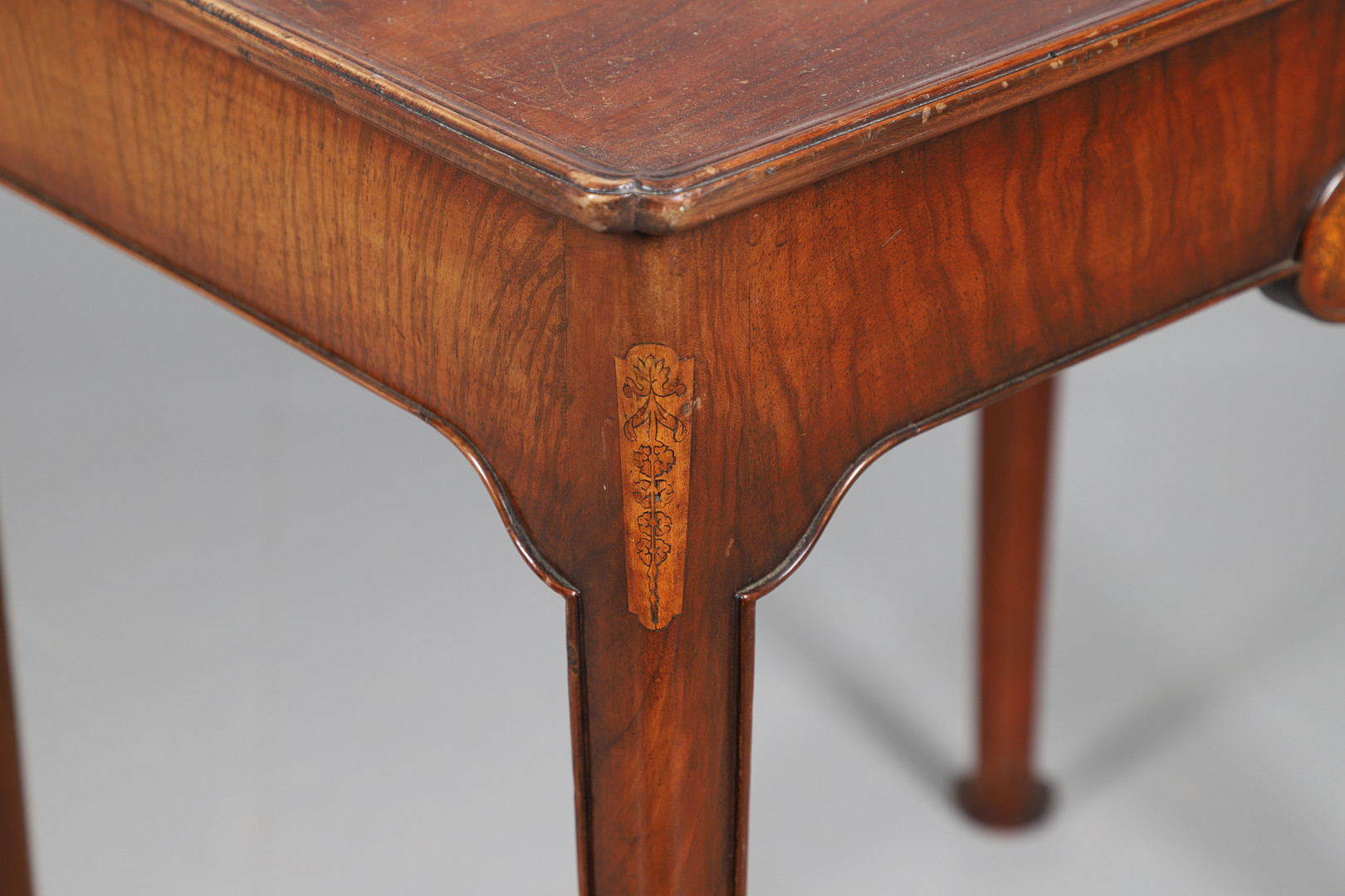 A WILLIAM AND MARY STYLE WALNUT SIDE TABLE. - Image 10 of 11