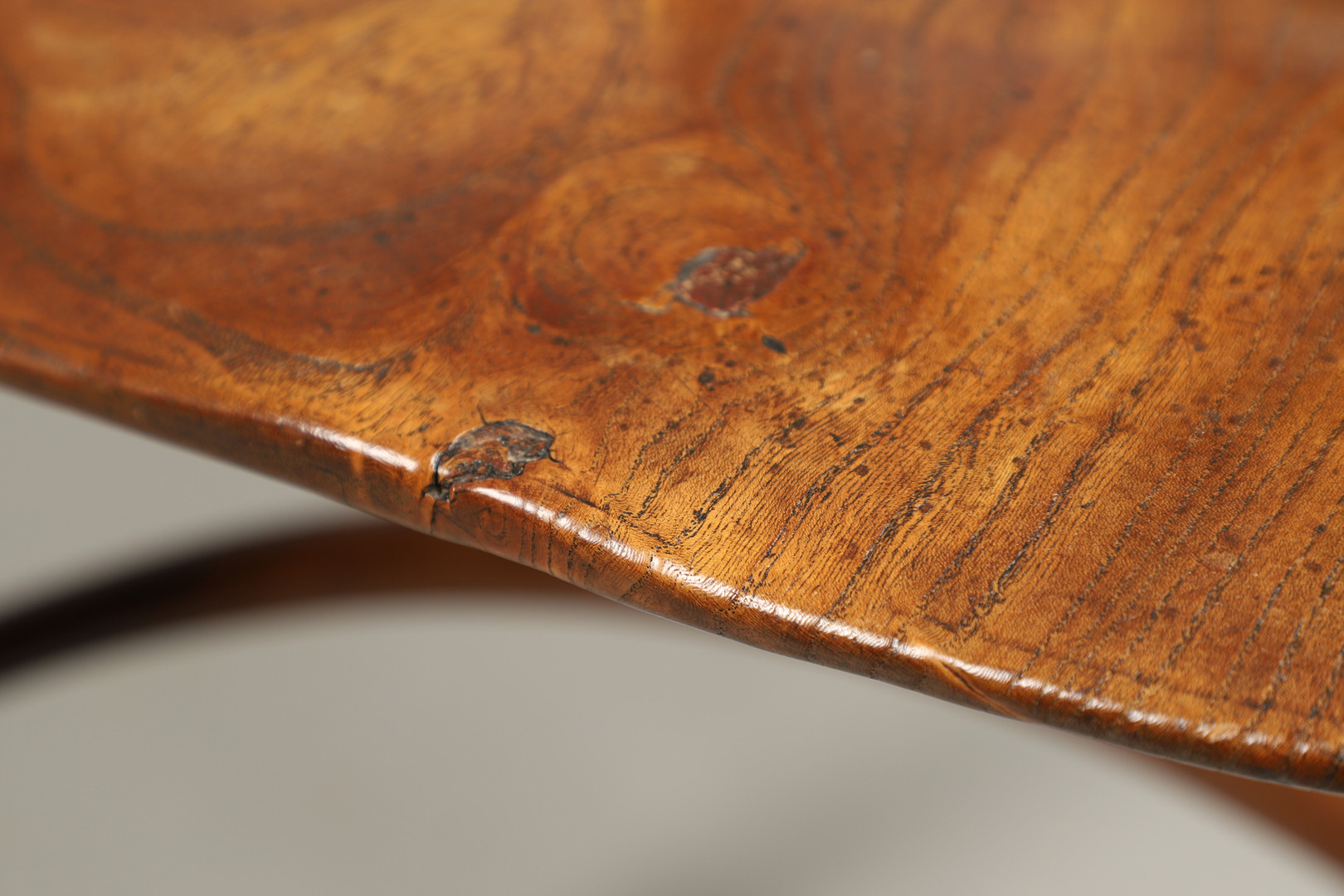 A YEW AND ELM WINDSOR ELBOW CHAIR. - Image 7 of 13