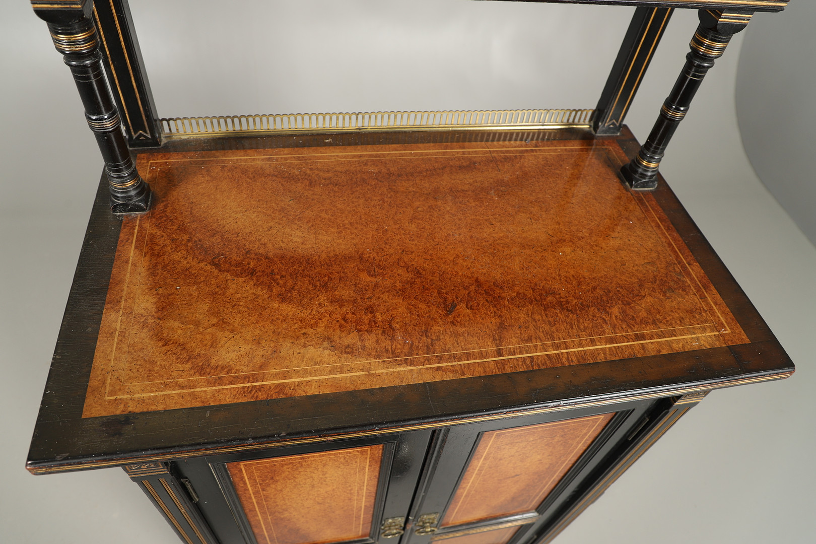 A LATE VICTORIAN AMBOYNA AND EBONISED MUSIC CABINET. - Image 4 of 10
