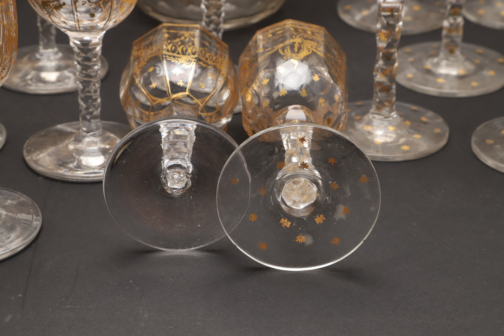 19THC GERMAN PARCEL GILT SUITE OF TABLE GLASS. - Image 11 of 12