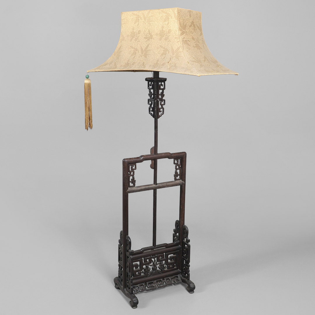 AN EARLY 20TH CENTURY CHINESE HARDWOOD STANDARD LAMP.