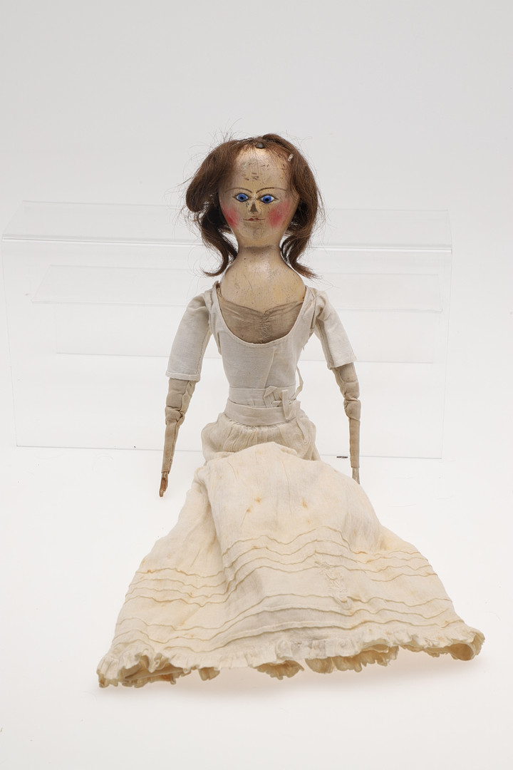 A LATE 18TH CENTURY WOODEN PEG DOLL. - Image 9 of 30