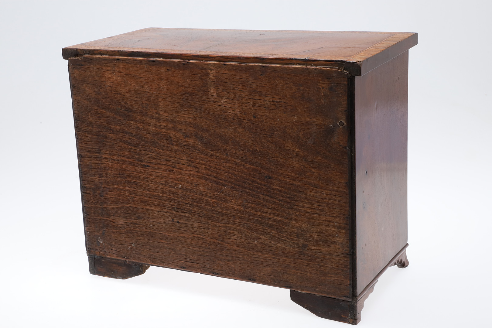 A MAHOGANY TABLE TOP CHEST OF DRAWERS. - Image 7 of 9