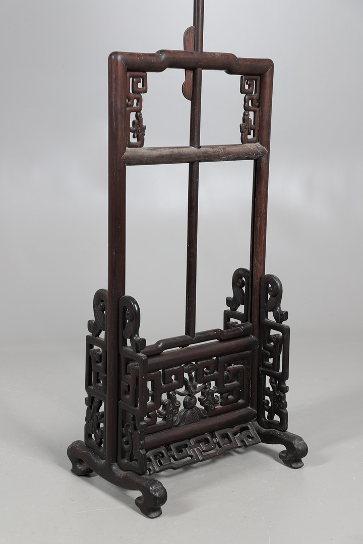 AN EARLY 20TH CENTURY CHINESE HARDWOOD STANDARD LAMP. - Image 6 of 14