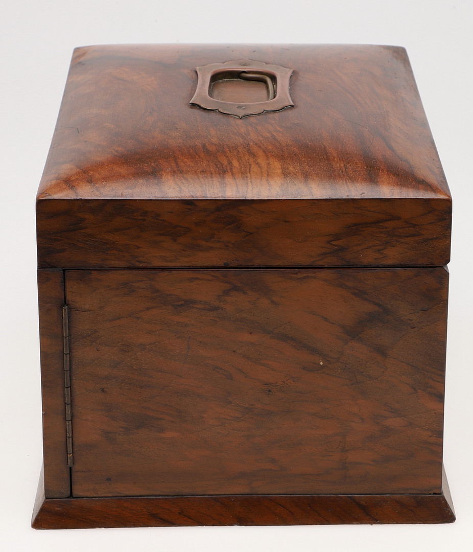A VICTORIAN WALNUT SEWING BOX. - Image 9 of 12