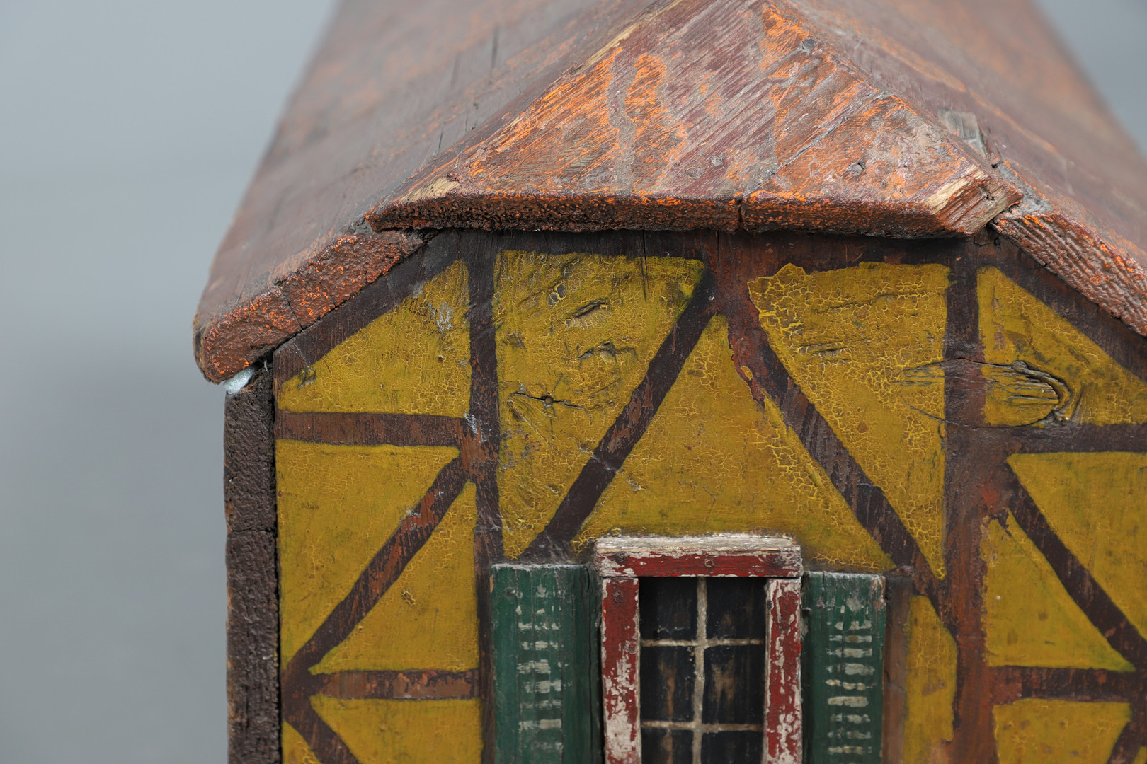 A FOLK ART POLYCHROME PAINTED DOG KENNEL. - Image 10 of 12