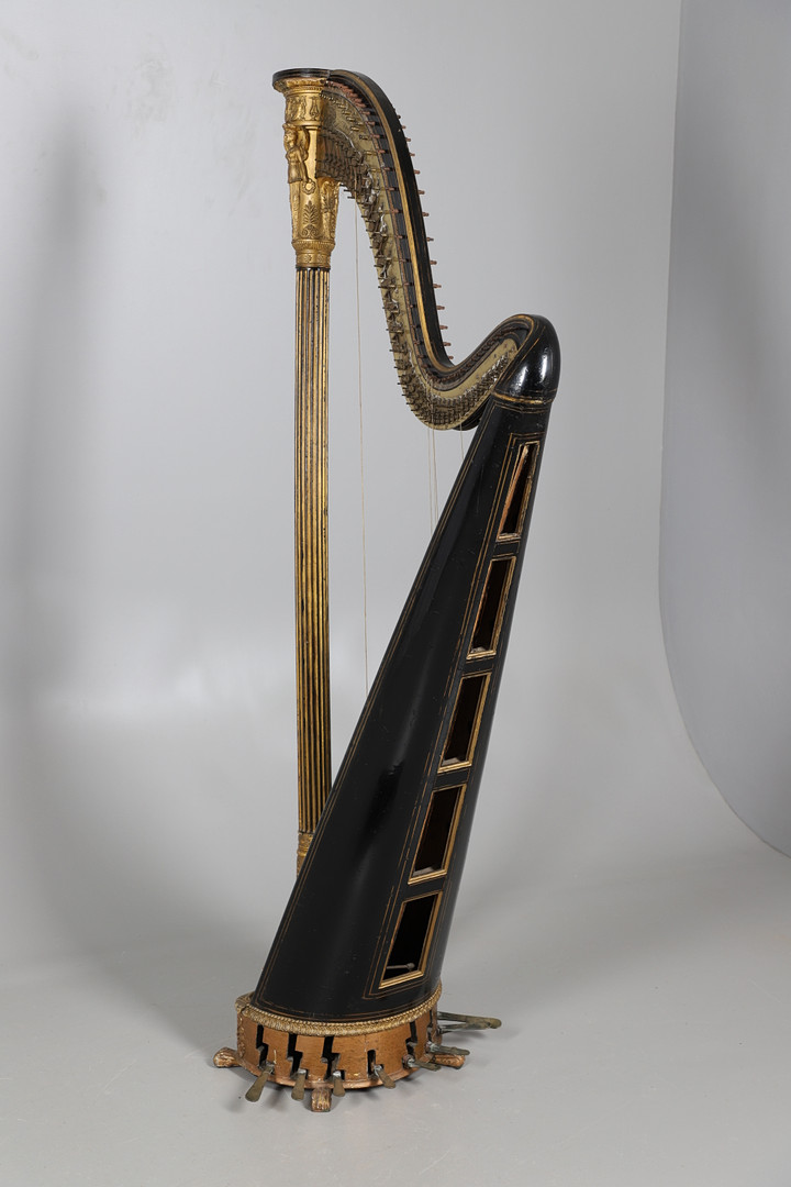 AN EBONISED AND GILTWOOD 'GRECIAN' HARP BY SEBASTIAN ERARDS. - Image 26 of 42