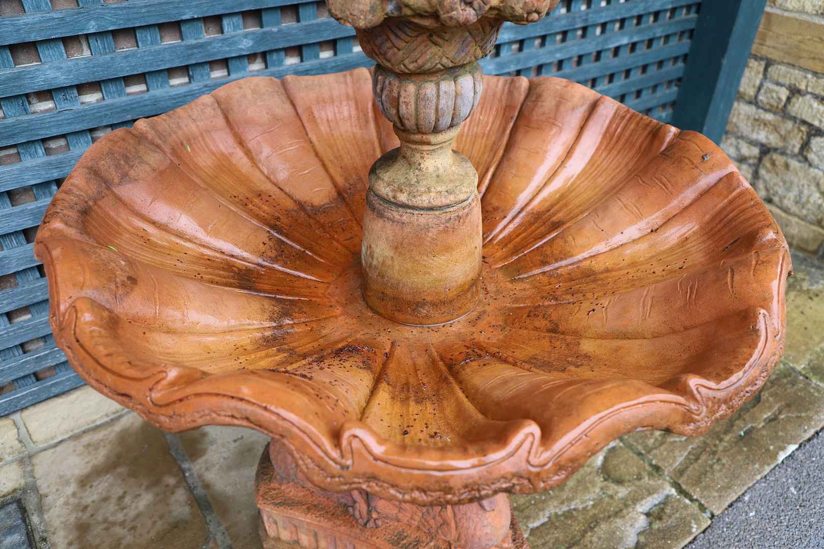 A VICTORIAN STYLE COMPOSITE STONE FOUNTAIN. - Image 5 of 10