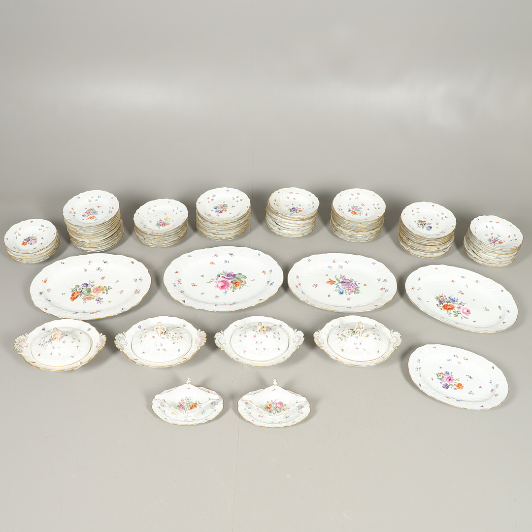 LARGE MEISSEN DINNER SERVICE.