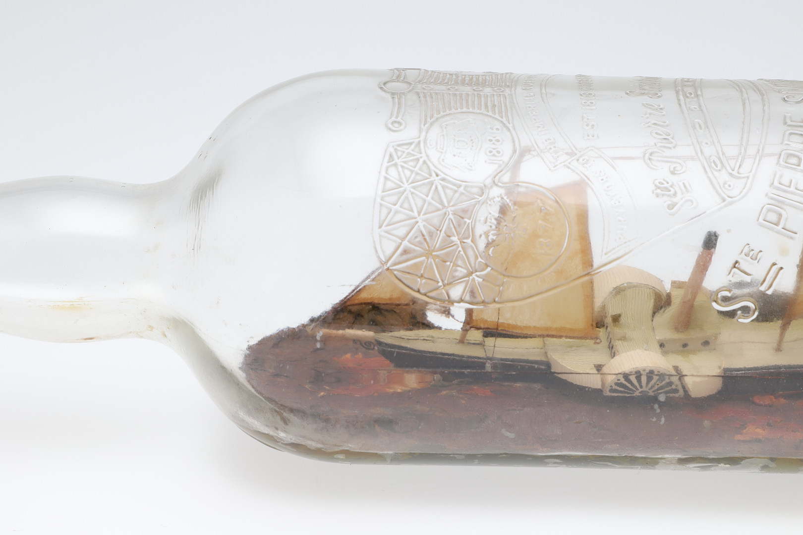 A FOLK ART PADDLE STEAMER IN BOTTLE. - Image 3 of 6