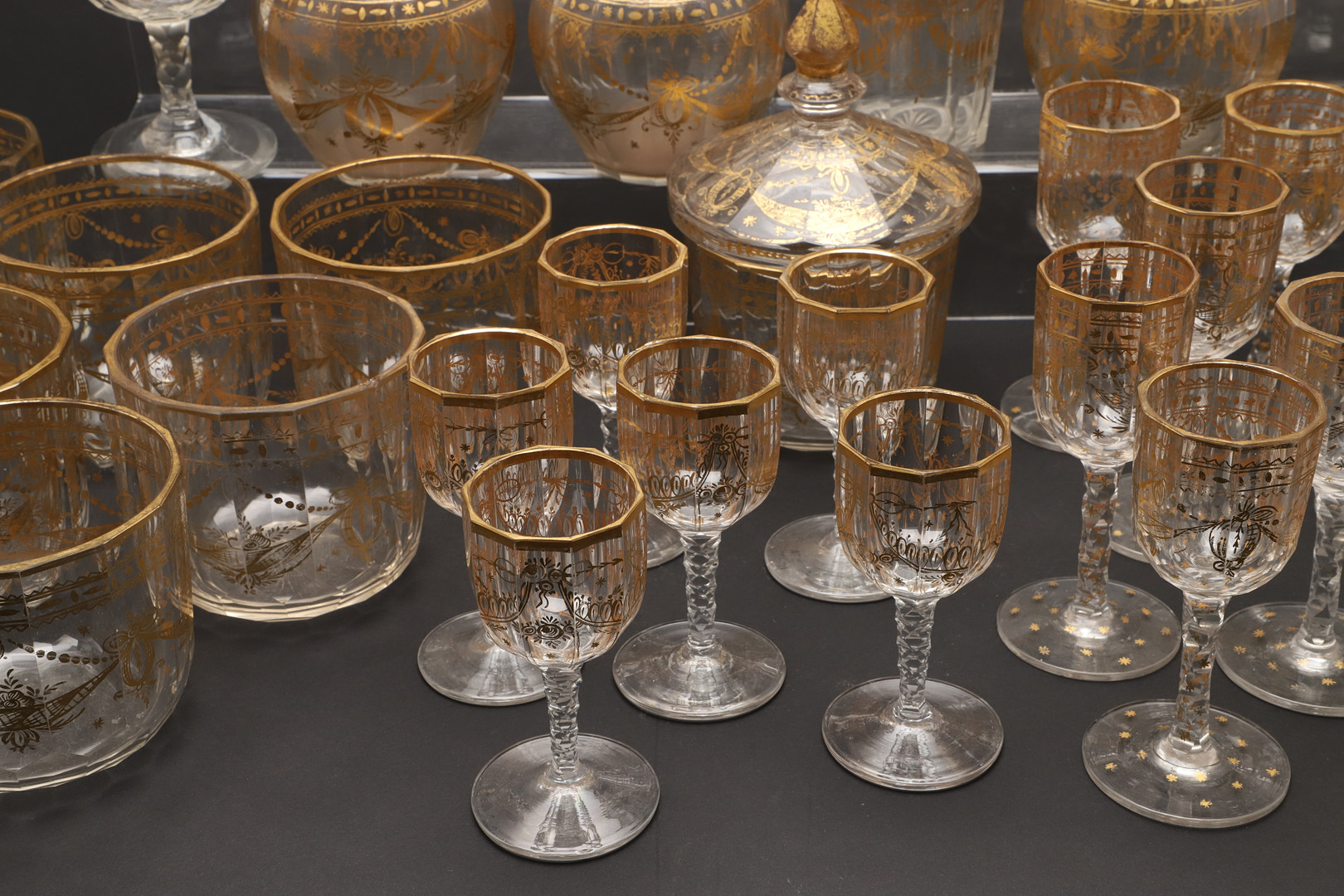 19THC GERMAN PARCEL GILT SUITE OF TABLE GLASS. - Image 9 of 12