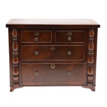 A MAHOGANY TABLE TOP CHEST OF DRAWERS.