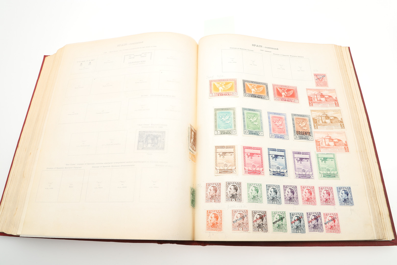 IDEAL & IMPERIAL STAMP ALBUMS. - Image 33 of 35