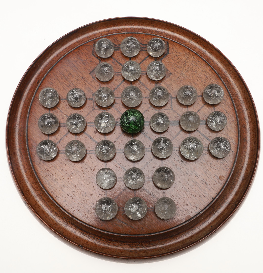 A LATE 19TH CENTURY MAHOGANY SOLITAIRE GAME. - Image 2 of 5